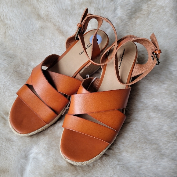 NWOT American Eagle Brown Straw Espadrilles - Picture 3 of 5